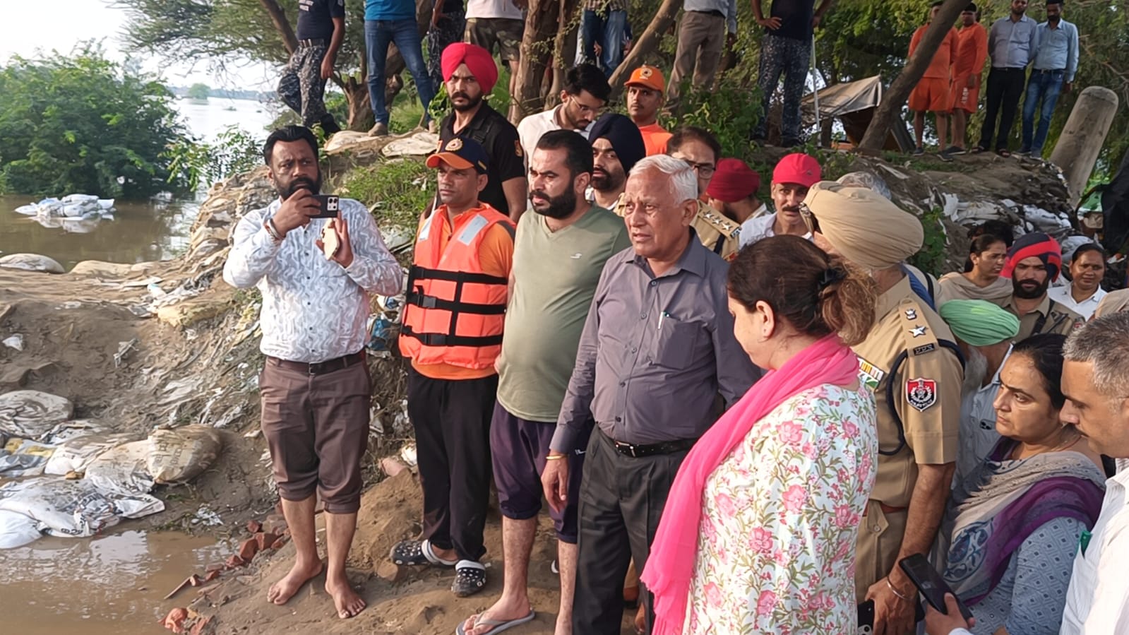 ਜਦੋਂ ਪਾਣੀ ਖੋਹਣਾ ਸੀ ਤਾਂ ਸਾਰੇ ਕਾਨੂੰਨ ਛਿੱਕੇ ਟੰਗੇ, ਹੁਣ ਕੋਈ ਮਦਦ ਲਈ ਨਹੀਂ ਬਹੁੜ ਰਿਹਾ: ਬਰਿੰਦਰ ਗੋਇਲ ਨੇ ਕੇਂਦਰ ਤੇ ਗੁਆਂਢੀ ਸੂਬਿਆਂ ਨੂੰ ਕਰੜੇ ਹੱਥੀਂ ਲਿਆ