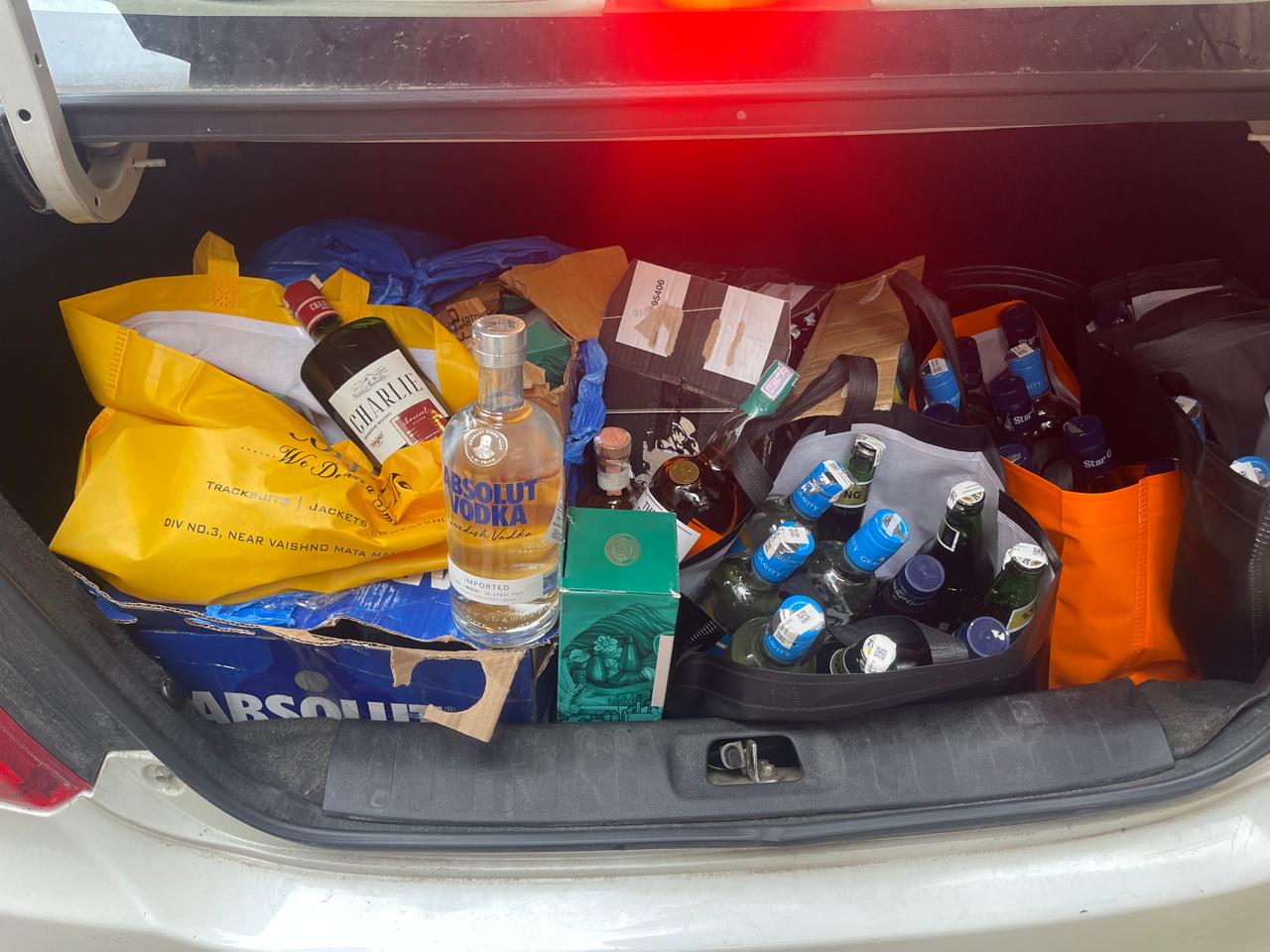 ਅਬਕਾਰੀ ਵਿਭਾਗ ਵੱਲੋਂ ਪ੍ਰੀਮੀਅਮ ਬ੍ਰਾਂਡ ਬੋਤਲਾਂ ਵਿੱਚ ਸਸਤੀ ਸ਼ਰਾਬ ਭਰਨ ਦੇ ਰੈਕੇਟ ਦਾ ਪਰਦਾਫਾਸ਼, ਨਾਜਾਇਜ਼ ਸ਼ਰਾਬ ਕੀਤੀ ਜ਼ਬਤ: ਹਰਪਾਲ ਸਿੰਘ ਚੀਮਾ