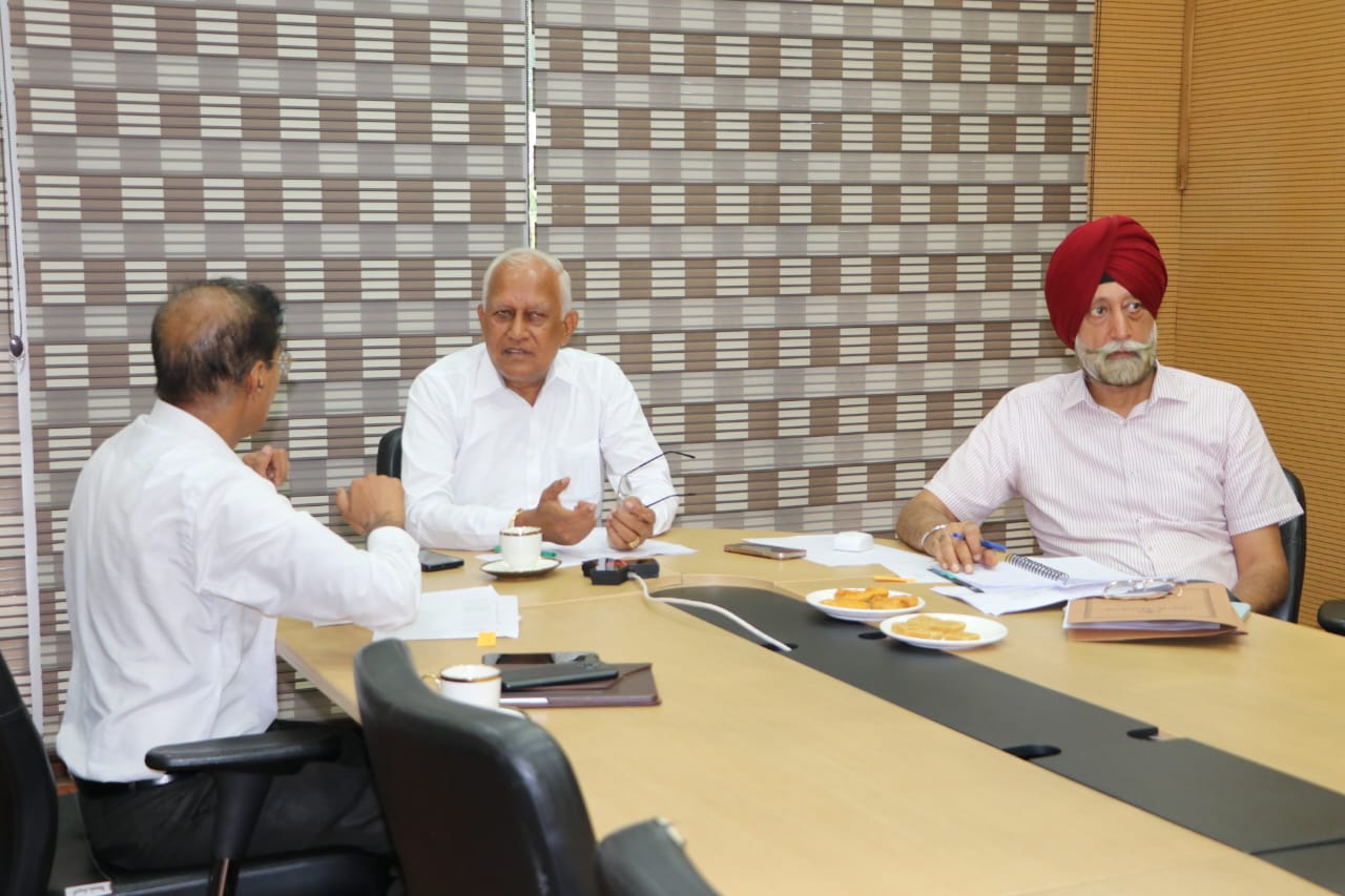 ਦਰਿਆਵਾਂ ਦੇ ਕੰਢਿਆਂ ‘ਤੇ ਦਿਨ-ਰਾਤ ਸਖ਼ਤ ਨਿਗਰਾਨੀ ਰੱਖੀ ਜਾਵੇ: ਬਰਿੰਦਰ ਕੁਮਾਰ ਗੋਇਲ