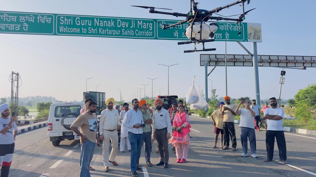 ਪੰਜਾਬ ਪੁਲਿਸ, ਐਨਡੀਆਰਐਫ, ਐਸਡੀਆਰਐਫ ਅਤੇ ਭਾਰਤੀ ਫੌਜ ਦੀਆਂ ਟੀਮਾਂ ਹੜ੍ਹ ਪ੍ਰਭਾਵਿਤ ਇਲਾਕਿਆਂ ਵਿੱਚ ਮਿਲ ਕੇ ਕੰਮ ਕਰ ਰਹੀਆਂ; 7600 ਤੋਂ ਵੱਧ ਲੋਕਾਂ ਨੂੰ ਸੁਰੱਖਿਅਤ ਬਾਹਰ ਕੱਢਿਆ