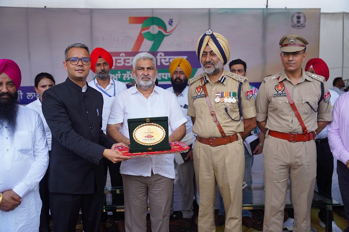 ਪੁਲਿਸ ਲਾਈਨ ਗਰਾਊਂਡ ਤਰਨ ਤਾਰਨ ਵਿਖੇ ਰਾਸ਼ਟਰੀ ਭਾਵਨਾ ਅਤੇ ਉਤਸ਼ਾਹ ਨਾਲ ਮਨਾਇਆ ਗਿਆ ਦੇਸ਼ ਦੀ ਅਜ਼ਾਦੀ ਦਾ 79ਵਾਂ ਦਿਹਾੜਾ