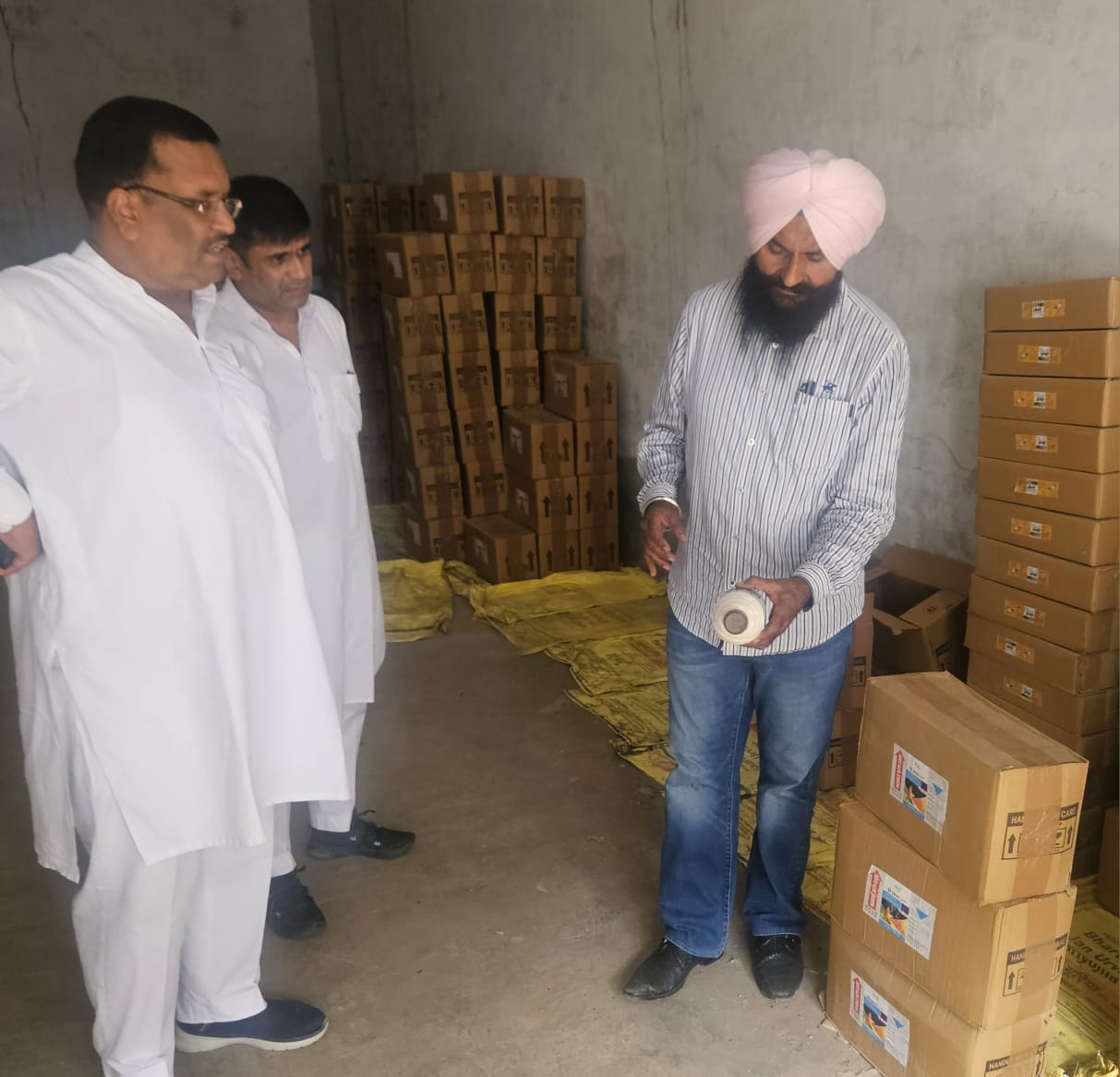 ਉੱਡਣ-ਦਸਤੇ ਵੱਲੋਂ ਖੇਤੀ-ਵਸਤਾਂ ਦੇ ਵਿਕਰੇਤਾਵਾਂ ਦੀ ਅਚਨਚੇਤ ਚੈੱਕਿੰਗ