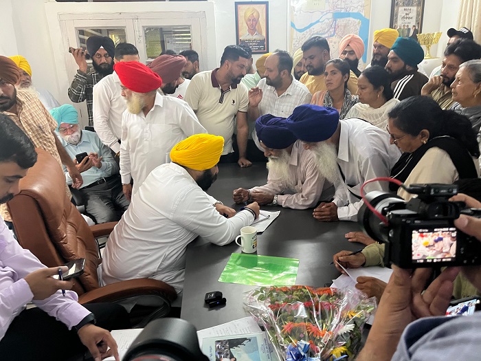 ਸੇਵਾ ਸਦਨ ਨੰਗਲ ਵਿੱਚ ਆਮ ਲੋਕਾਂ ਦੀਆਂ ਸਮੱਸਿਆਵਾਂ ਹੱਲ ਕਰਨ ਲਈ ਪਹੁੰਚੇ ਕੈਬਨਿਟ ਮੰਤਰੀ ਹਰਜੋਤ ਬੈਂਸ