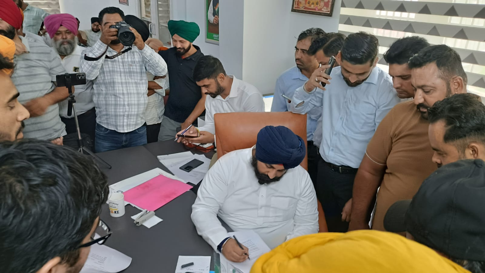 ਸੇਵਾ ਸਦਨ ਵਿਚ ਹਫਤਾਵਾਰੀ ਲੱਗ ਰਹੇ ਜਨਤਾ ਦਰਬਾਰ ਵਿੱਚ ਹੋ ਰਿਹਾ ਸਮੱਸਿਆਵਾ ਦਾ ਨਿਪਟਾਰਾ