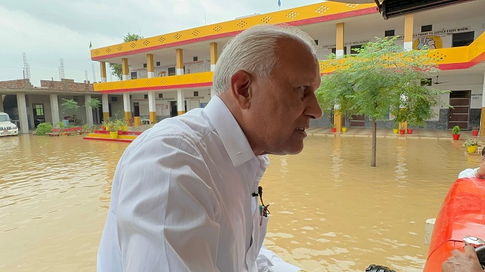 ਜਲ ਸਰੋਤ ਮੰਤਰੀ ਬਰਿੰਦਰ ਗੋਇਲ ਵੱਲੋਂ ਮਕੌੜਾ ਪੱਤਣ ਵੱਲ ਹੜ੍ਹ ਪ੍ਰਭਾਵਿਤ ਪਿੰਡਾਂ ਦਾ ਦੌਰਾ