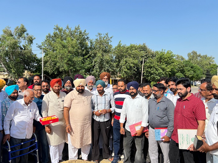 ਵਿਧਇਕ ਰਣਬੀਰ ਸਿੰਘ ਭੁੱਲਰ ਨੇ ਅਨਾਜ ਮੰਡੀ ਫ਼ਿਰੋਜ਼ਪੁਰ ਸ਼ਹਿਰ ਵਿਖੇ ਝੋਨੇ ਦੀ ਸਰਕਾਰੀ ਖ਼ਰੀਦ ਸ਼ੁਰੂ ਕਰਵਾਈ