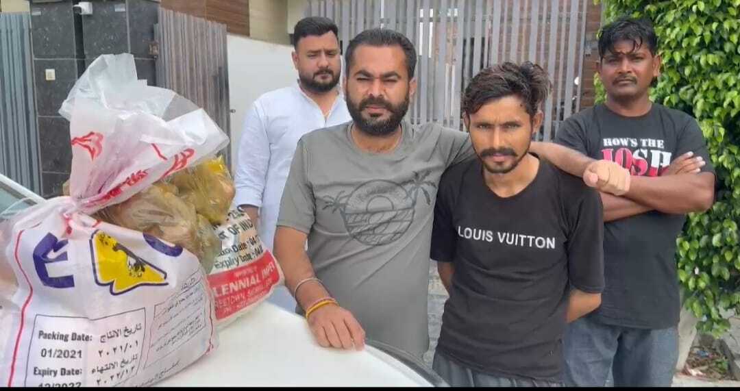 ਫਾਜ਼ਿਲਕਾ ਦੇ ਵਿਧਾਇਕ ਨੇ ਰਿਸ਼ਤੇਦਾਰਾਂ ਕੋਲ ਰਹਿ ਰਹੇ ਹੜ੍ਹ ਪ੍ਰਭਾਵਿਤ ਪਰਿਵਾਰ ਨੂੰ ਵੰਡਿਆ ਰਾਸ਼ਨ