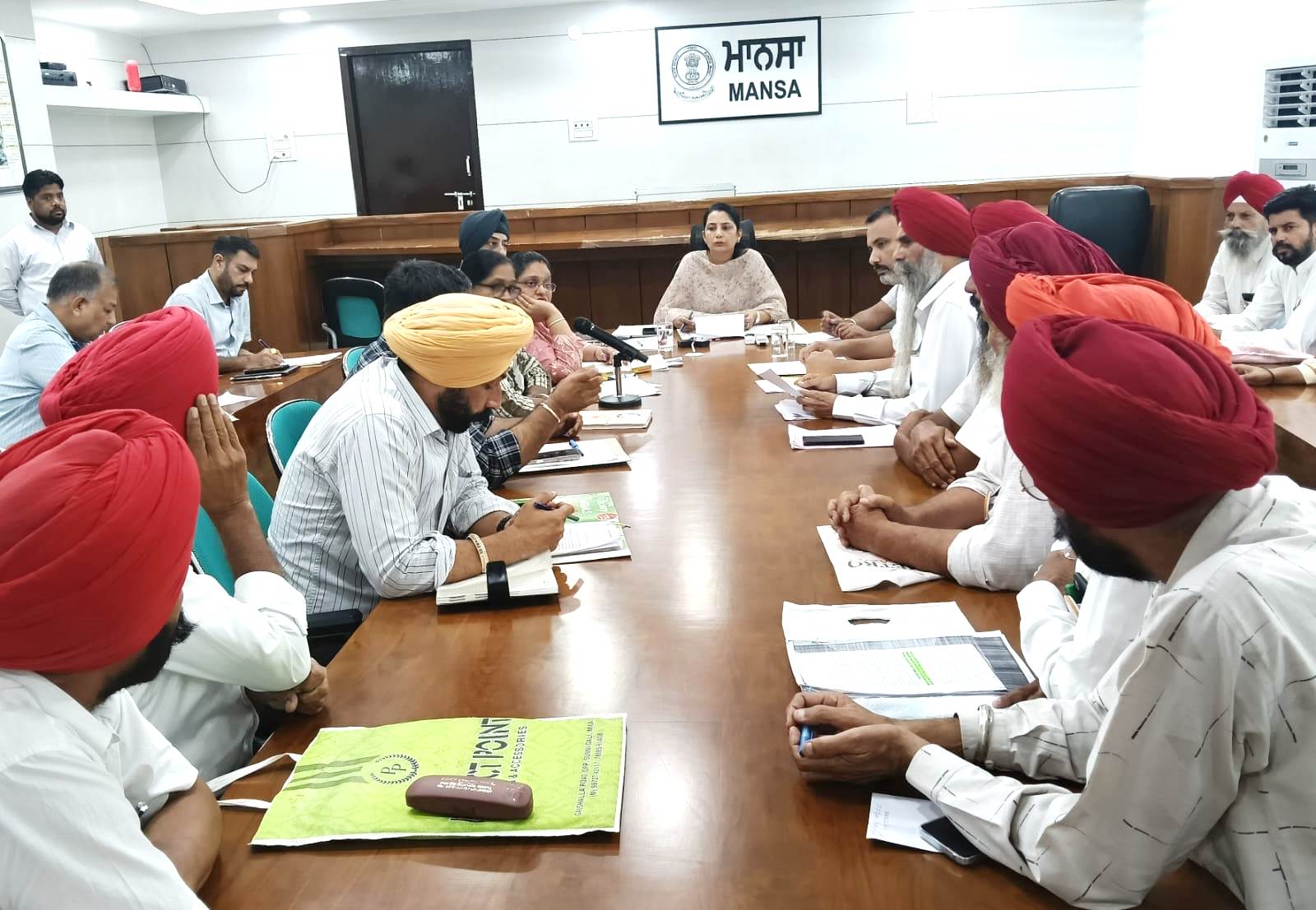 ਦਫ਼ਤਰਾਂ ‘ਚ ਆਉਣ ਵਾਲੇ ਆਜ਼ਾਦੀ ਘੁਲਾਟੀਆਂ ਦੇ ਪਰਿਵਾਰਾਂ ਨੂੰ ਪੂਰਾ ਮਾਣ ਸਤਿਕਾਰ ਮਿਲੇਗਾ-ਡਿਪਟੀ ਕਮਿਸ਼ਨਰ