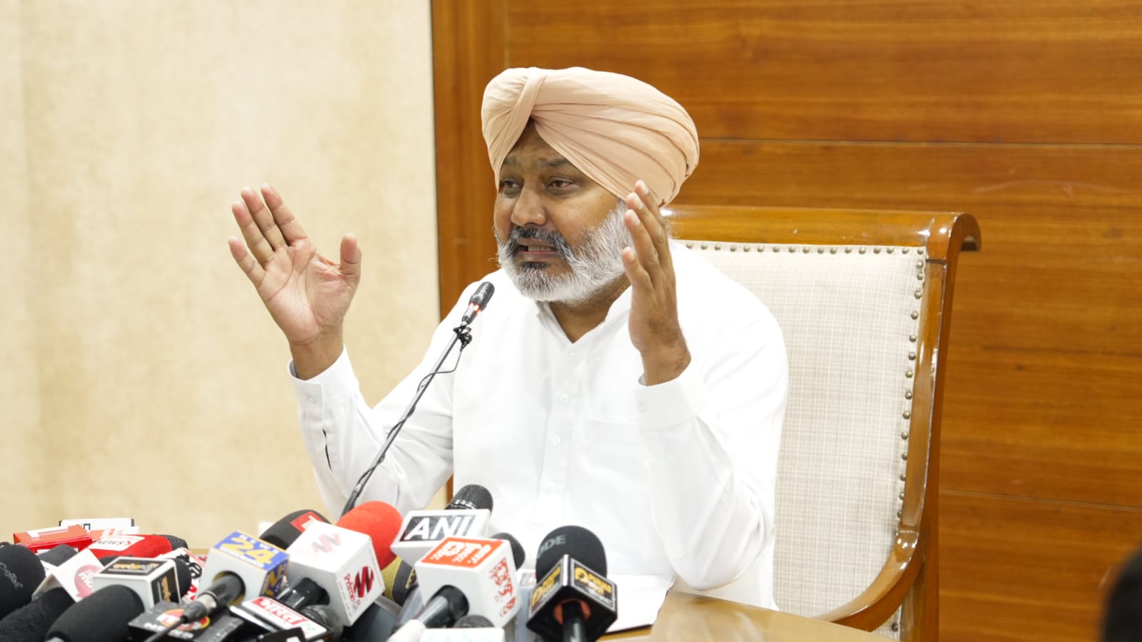 ਪੰਜਾਬ ਨੇ ਹੜ੍ਹਾਂ ਦੀ ਸਥਿਤੀ ਦਾ ਤੁਰੰਤ ਤੇ ਹਮਦਰਦੀ ਨਾਲ ਕੀਤਾ ਮੁਕਾਬਲਾ; ਕੇਂਦਰ ਤੋਂ ਮੰਗੀ ਜਵਾਬਦੇਹੀ ਅਤੇ ਸਹਾਇਤਾ: ਹਰਪਾਲ ਸਿੰਘ ਚੀਮਾ