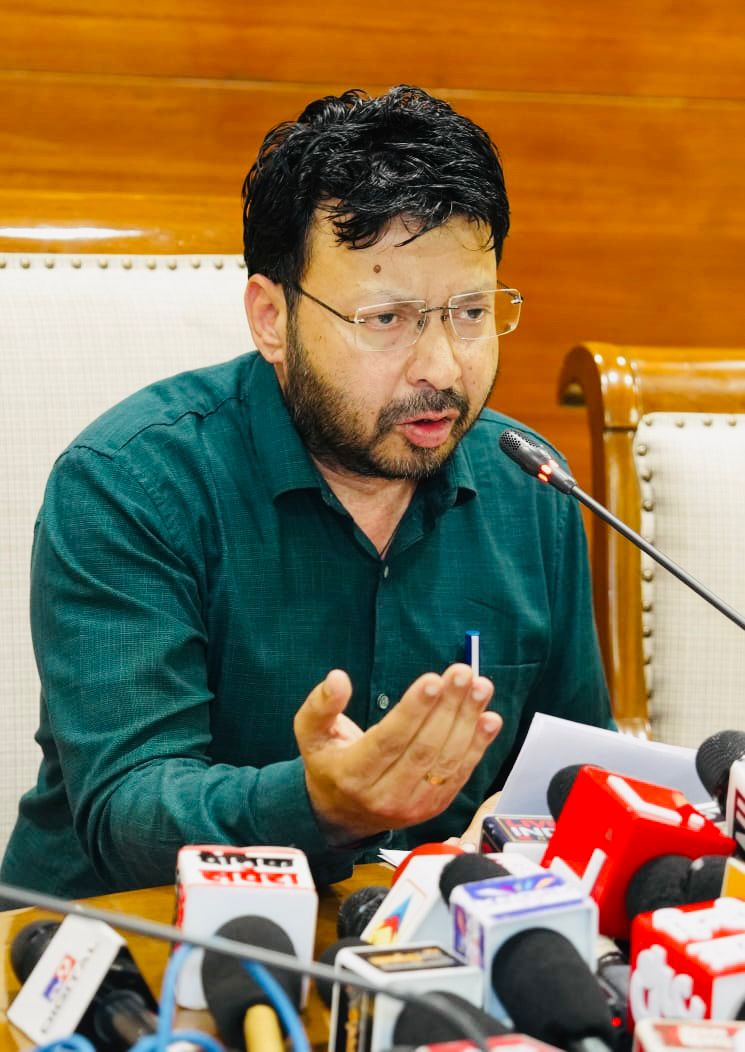 ਸ਼ਹਿਰੀ ਖੇਤਰਾਂ ਵਿੱਚ ਸਫ਼ਾਈ ਮੁਹਿੰਮ ਜ਼ੋਰਾਂ ‘ਤੇ, ਸੜਕਾਂ, ਨਾਲੀਆਂ, ਸਟਰੀਟ ਲਾਈਟਾਂ ਅਤੇ ਜਲ ਸਪਲਾਈ ਨੈੱਟਵਰਕਾਂ ਦੀ ਤੇਜ਼ੀ ਨਾਲ ਕੀਤੀ ਜਾ ਰਹੀ ਹੈ ਮੁਰੰਮਤ: ਡਾ. ਰਵਜੋਤ ਸਿੰਘ