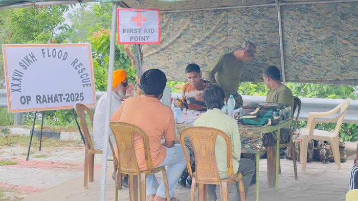 ਭਾਰਤੀ ਫ਼ੌਜ ਵੱਲੋਂ ਗੁਰਦਾਸਪੁਰ ਦੇ ਹੜ੍ਹ ਪ੍ਰਭਾਵਿਤ ਖੇਤਰਾਂ ਵਿੱਚ ਮੁਫ਼ਤ ਮੈਡੀਕਲ ਕੈਂਪ ਅਤੇ ਰਾਹਤ ਕਾਰਜ ਜਾਰੀ