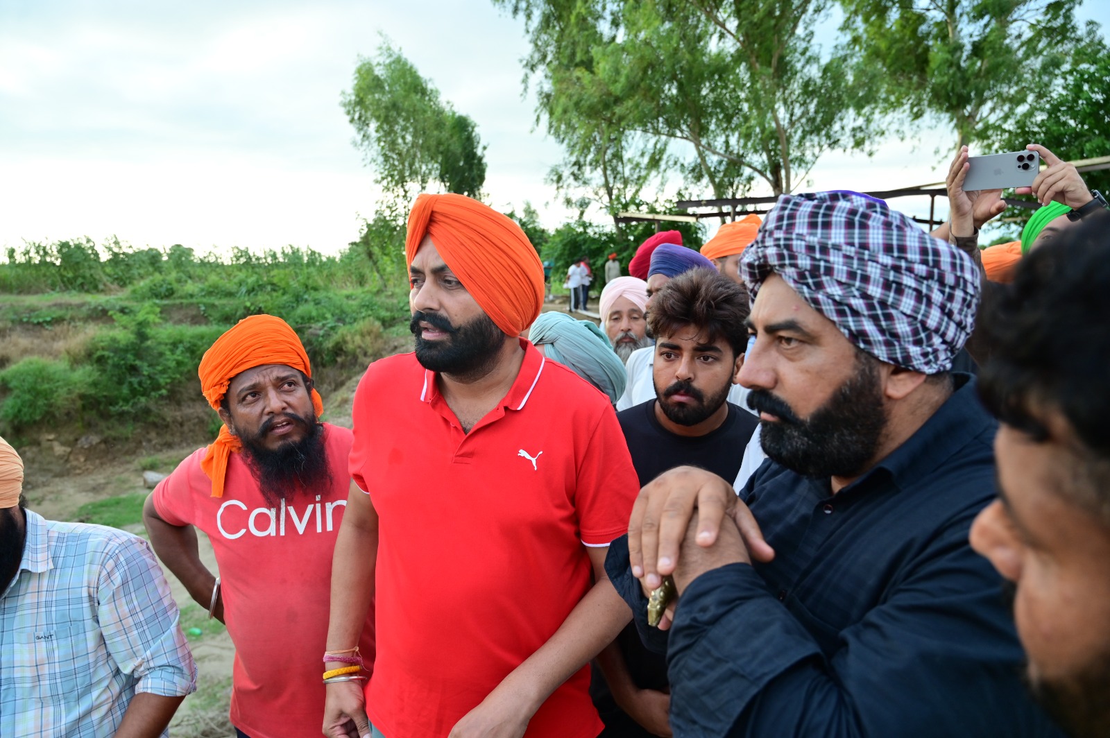 ਸ੍ਰ. ਲਾਲਜੀਤ ਸਿੰਘ ਭੁੱਲਰ ਨੇ ਸਬ ਡਵੀਜ਼ਨ ਖਡੂਰ ਸਾਹਿਬ ਦੇ ਹੜ੍ਹ ਪ੍ਰਭਾਵਿਤ ਖੇਤਰਾਂ ਦਾ ਕੀਤਾ ਦੌਰਾ, ਲੋੜਵੰਦਾਂ ਨੂੰ ਵੰਡੀ ਰਾਹਤ ਸਮੱਗਰੀ