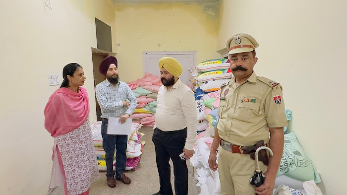 ਜ਼ਿਲ੍ਹਾ ਪ੍ਰਸ਼ਾਸਨ ਨੇ ਰਾਹਤ ਸਮਗਰੀ ਲਈ ਪੰਚਾਇਤ ਘਰ ਗੁਰਦਾਸਪੁਰ ਵਿਖੇ ਜ਼ਿਲ੍ਹਾ ਪੱਧਰੀ ਸਹਿਯੋਗ ਕੇਂਦਰ ਸਥਾਪਿਤ ਕੀਤਾ