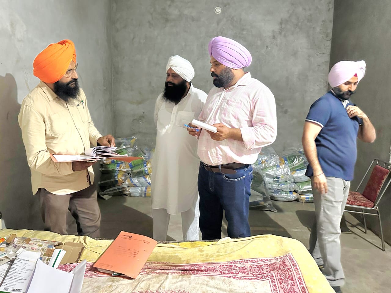 ਖੇਤੀਬਾੜੀ ਇਨਪੁਟਸ ਵਿਕਰੇਤਾਵਾਂ ਦੀ ਕੀਤੀ ਗਈ ਚੈਕਿੰਗ