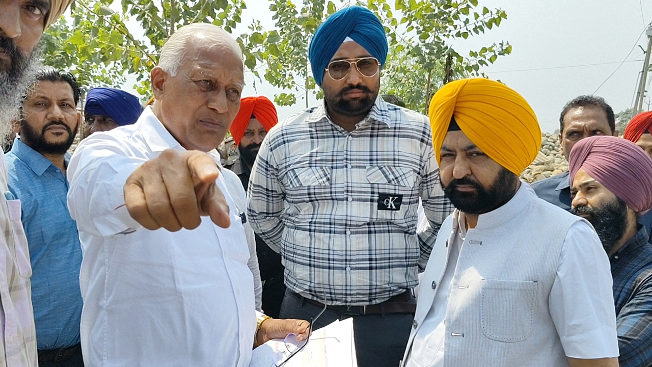 ਮੁੰਡੀਆਂ ਅਤੇ ਗੋਇਲ ਵੱਲੋਂ ਸਤਲੁਜ ਦਰਿਆ ਦੇ ਵਹਾਅ ਨੂੰ ਬਹਾਲ ਕਰਨ ਲਈ ਵਾਧੂ ਮਸ਼ੀਨਰੀ ਲਾਉਣ ਦੇ ਆਦੇਸ਼