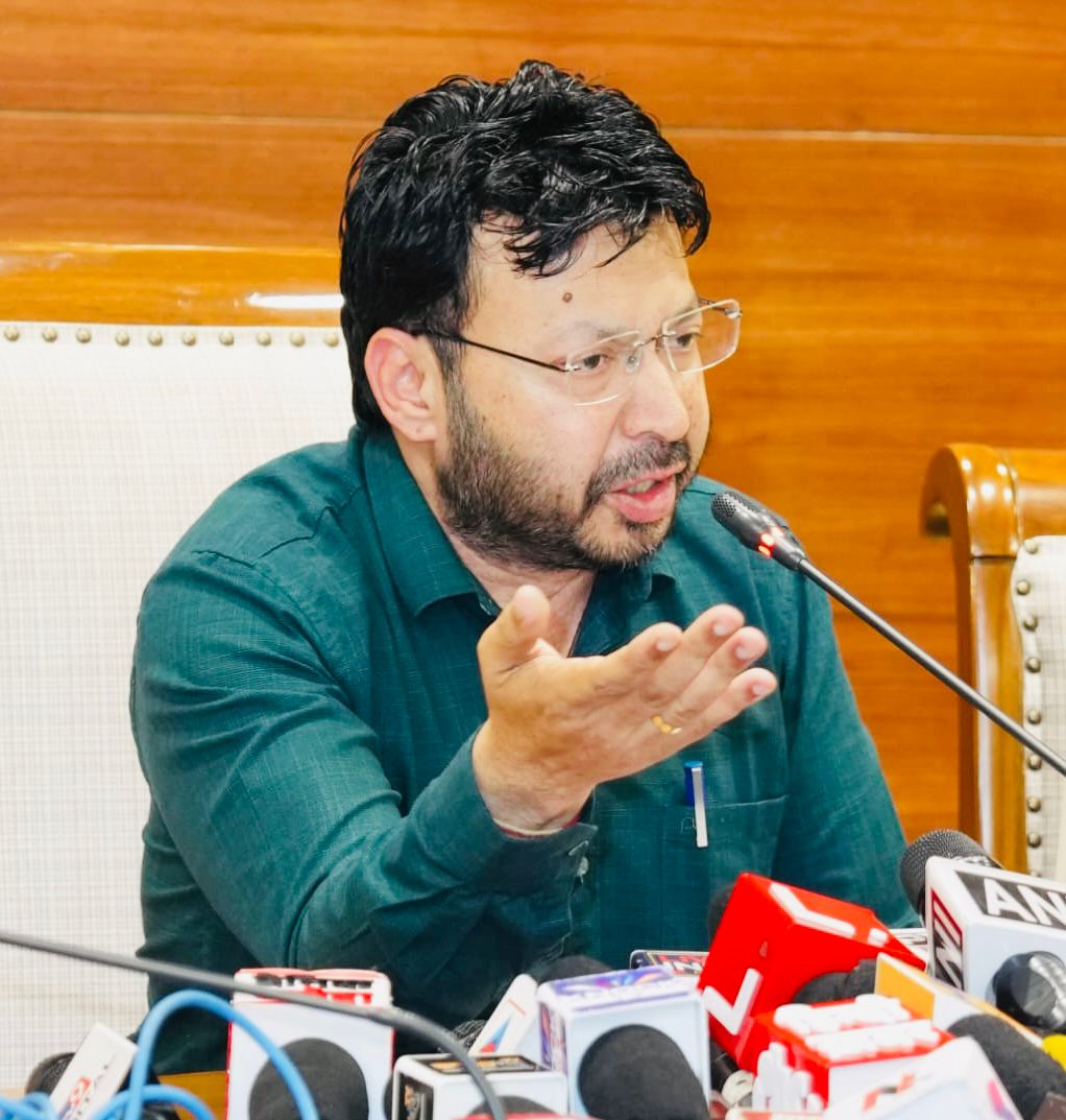 ਸੀਵਰੇਜ ਨੈੱਟਵਰਕਾਂ ਨੂੰ ਬਹਾਲ ਕਰਨ ਲਈ 4407 ਸੀਵਰਮੈਨ 24 ਘੰਟੇ ਕੰਮ ਕਰ ਰਹੇ: ਡਾ. ਰਵਜੋਤ ਸਿੰਘ