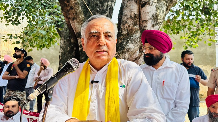 ਰਮਨ ਬਹਿਲ ਅਤੇ ਚੇਅਰਮੈਨ ਰਾਜੀਵ ਸ਼ਰਮਾ ਨੇ ਪਿੰਡ ਹਯਾਤ ਨਗਰ ਵਿੱਚ ਵਿਕਾਸ ਪ੍ਰੋਜੈਕਟਾਂ ਦੇ ਨੀਂਹ ਪੱਥਰ ਰੱਖੇ