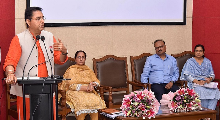 ਅਮਨ ਅਰੋੜਾ ਵੱਲੋਂ ਨਵਿਆਉਣਯੋਗ ਊਰਜਾ ਸੈਕਟਰ ਨੂੰ ਹੋਰ ਸੁਚਾਰੂ ਬਣਾਉਣ ਲਈ “ਇੱਕ ਸਮਰਪਿਤ ਅਧਿਕਾਰੀ” ਲਗਾਉਣ ਅਤੇ “ਵੱਟਸਐਪ ਹੈਲਪਲਾਈਨ” ਚਾਲੂ ਕਰਨ ਦੇ ਆਦੇਸ਼