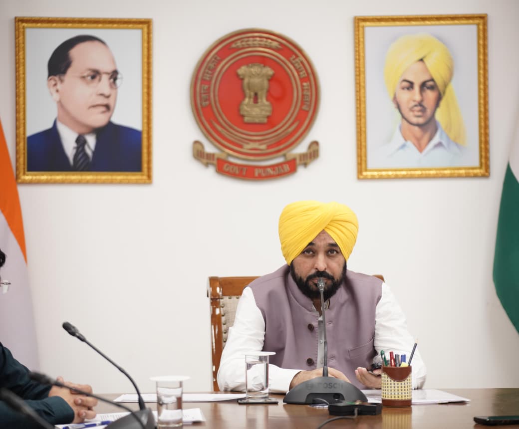 ਮੁੱਖ ਮੰਤਰੀ ਵੱਲੋਂ ਹੜ੍ਹ ਪ੍ਰਭਾਵਿਤ ਕਸਬਿਆਂ ਅਤੇ ਸ਼ਹਿਰਾਂ ਵਿੱਚ ਚੱਲ ਰਹੇ ਸਫਾਈ, ਮੁਰੰਮਤ ਅਤੇ ਰਾਹਤ ਕਾਰਜਾਂ ਦਾ ਜਾਇਜ਼ਾ