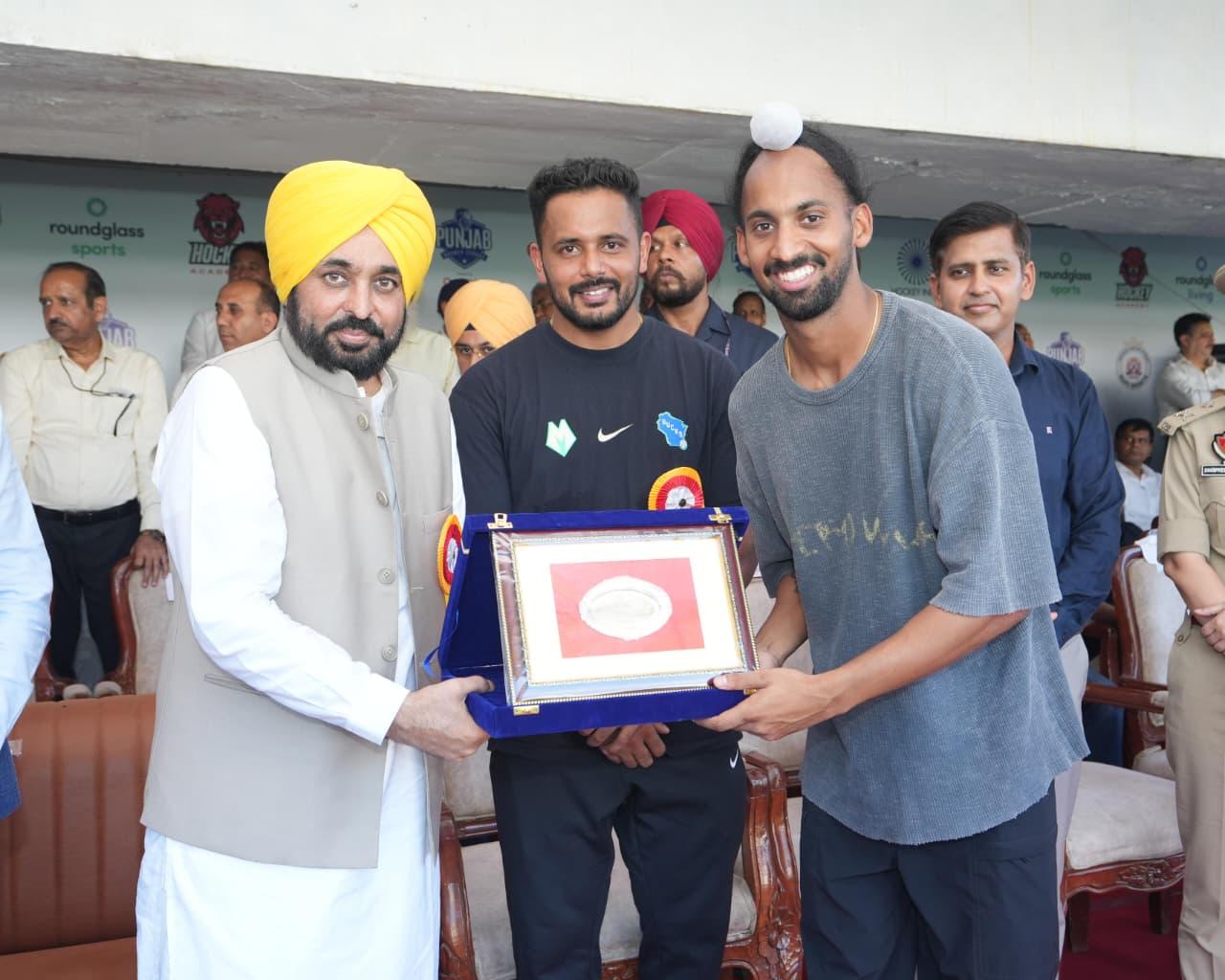 ਮੁੱਖ ਮੰਤਰੀ ਨੇ ਸੂਬੇ ‘ਚ ਹਾਕੀ ਦੀ ਪੁਰਾਤਨ ਸ਼ਾਨ ਨੂੰ ਬਹਾਲ ਕਰਨ ਦਾ ਪ੍ਰਣ ਲਿਆ