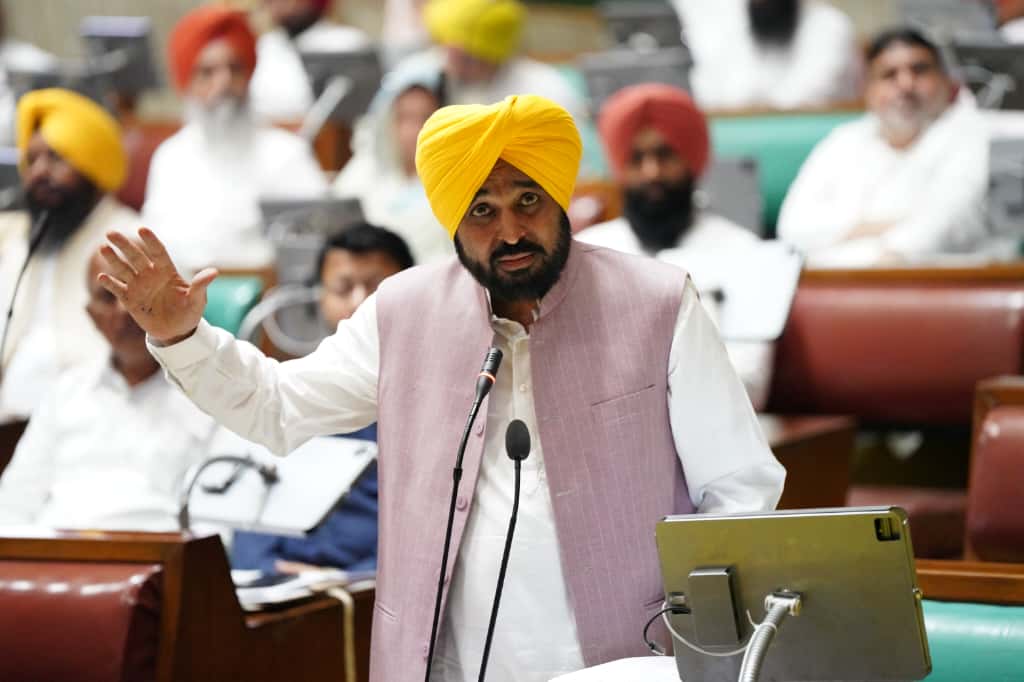 ਮੁੱਖ ਮੰਤਰੀ ਵੱਲੋਂ ‘ਜਿਸਦਾ ਖੇਤ, ਉਸਦੀ ਰੇਤ’ ਸਕੀਮ ਤਹਿਤ ਖੇਤਾਂ ’ਚੋਂ ਰੇਤ ਕੱਢਣ ਲਈ ਕਿਸਾਨਾਂ ਨੂੰ 7200 ਰੁਪਏ ਪ੍ਰਤੀ ਏਕੜ ਦੇਣ ਦਾ ਐਲਾਨ