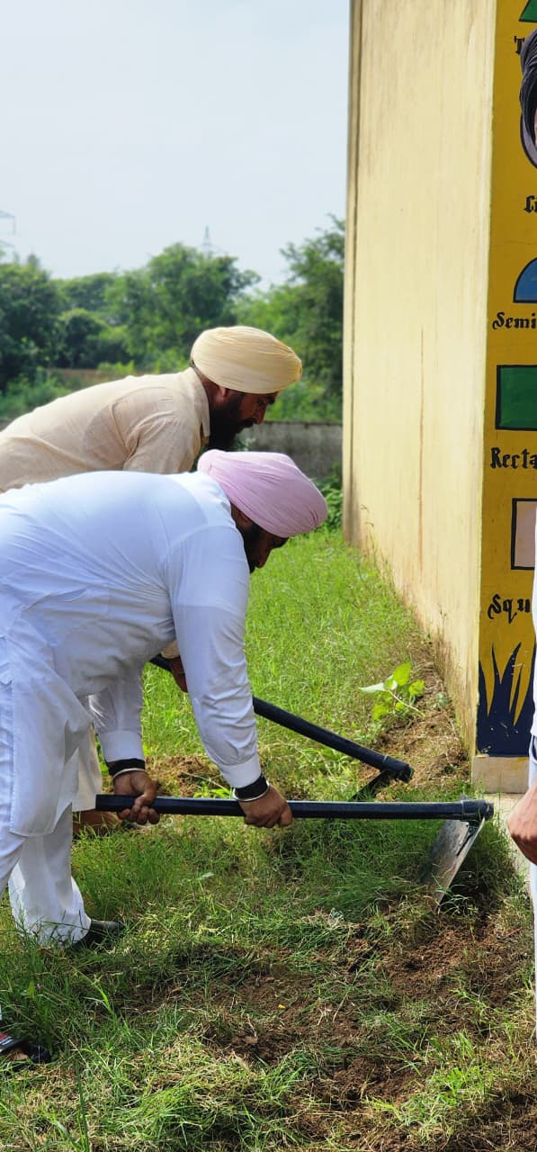 ਆਓ ਆਪਣੇ ਆਪਣੇ ਪਿੰਡ ਦਾ ਸਰਕਾਰੀ ਸਕੂਲ ਸਾਫ ਕਰੀਏ ,ਮੁਹਿੰਮ ਦੀ ਸਿੱਖਿਆ ਮੰਤਰੀ ਨੇ ਕੀਤੀ ਸੁਰੂਆਤ