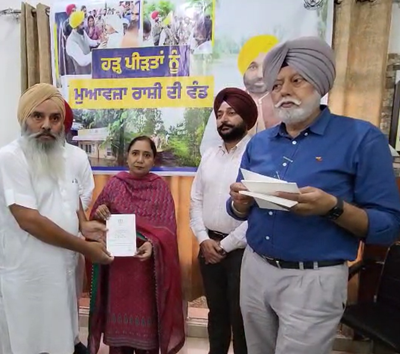 ਕੈਬਨਿਟ ਮੰਤਰੀ ਡਾ. ਬਲਜੀਤ ਕੌਰ ਵੱਲੋਂ ਮਲੋਟ ਦੇ ਭਾਰੀ ਬਾਰਿਸ਼ਾਂ ਨਾਲ ਨੁਕਸਾਨੇ ਪਿੰਡਾਂ ‘ਚ ਕਰੀਬ 16.88 ਲੱਖ ਰੁਪਏ ਮੁਆਵਜੇ ਦੇ ਚੈੱਕ ਵੰਡੇ