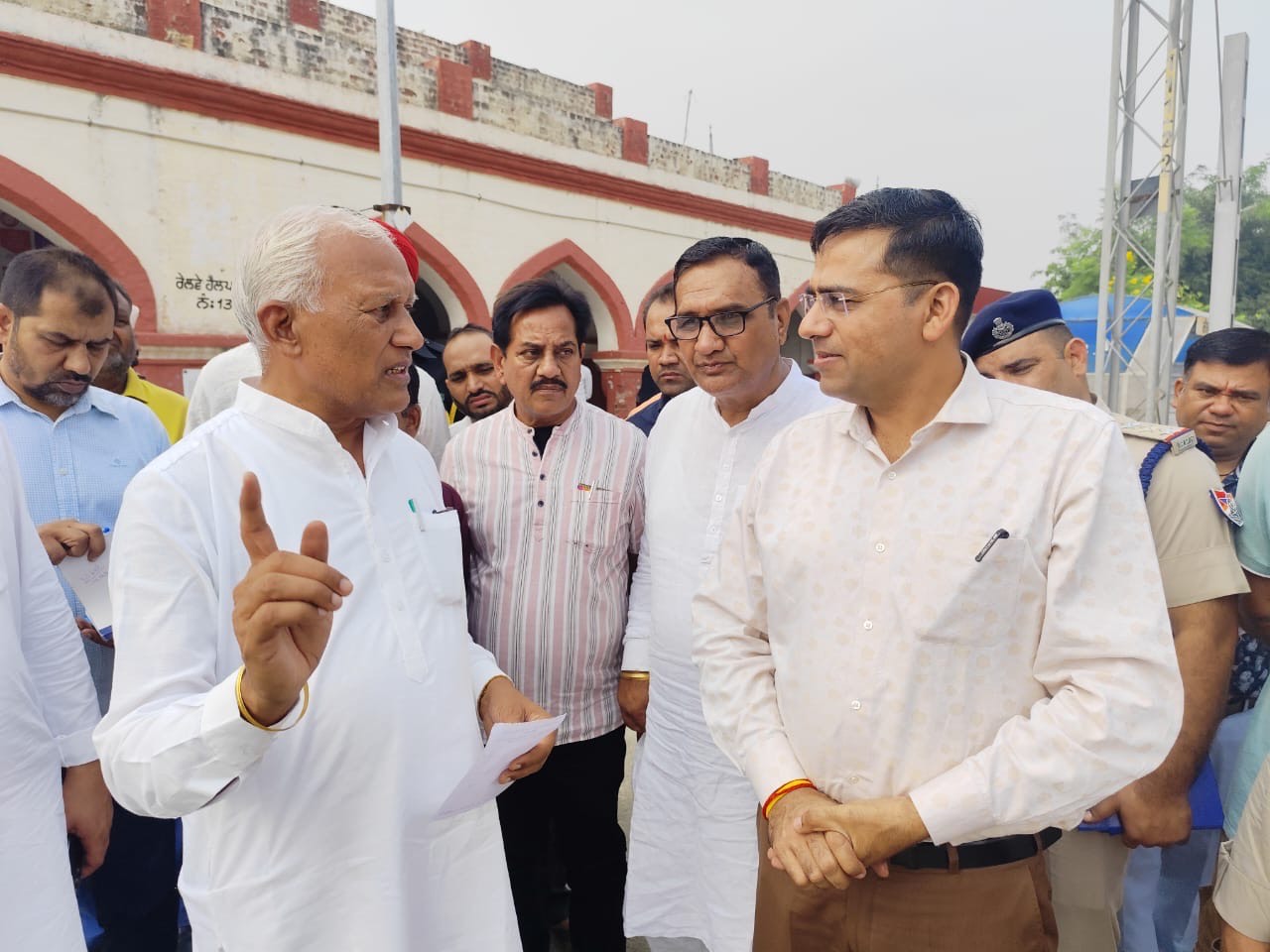 ਕੈਬਨਿਟ ਮੰਤਰੀ ਬਰਿੰਦਰ ਗੋਇਲ ਨੇ ਡੀ.ਆਰ. ਐਮ. ਰੇਲਵੇ ਕੋਲ ਰੱਖੀਆਂ ਸ਼ਹਿਰ ਵਾਸੀਆਂ ਦੀਆਂ ਮੰਗਾਂ