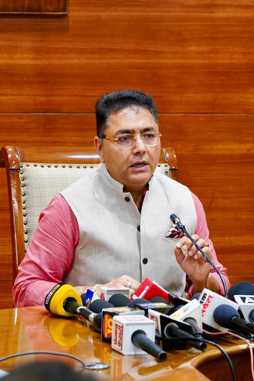 ਪੰਜਾਬ ਸਰਕਾਰ ਨੇ ਕਤਾਰਾਂ ‘ਚ ਖੜ੍ਹਨ ਤੇ ਵਾਰ-ਵਾਰ ਦਸਤਾਵੇਜ਼ ਜਮ੍ਹਾਂ ਕਰਵਾਉਣ ਦਾ ਝੰਜਟ ਕੀਤਾ ਖ਼ਤਮ: ਯੂਨੀਫਾਈਡ ਸਿਟੀਜ਼ਨ ਪੋਰਟਲ ‘ਤੇ ਮਿਲਣਗੀਆਂ 848 ਨਾਗਰਿਕ ਸੇਵਾਵਾਂ