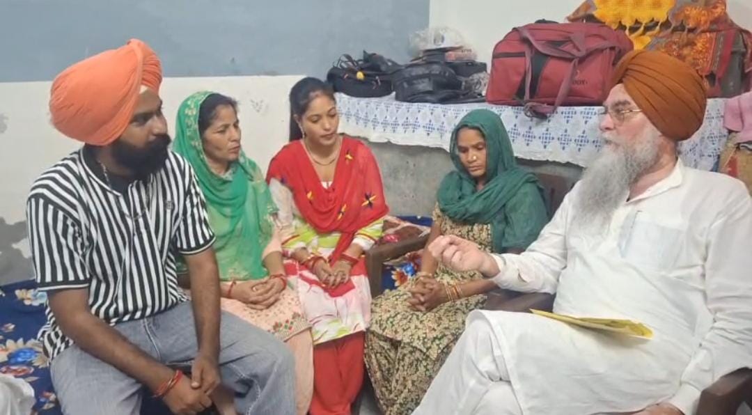 ਵਿਧਾਨ ਸਭਾ ਸਪੀਕਰ ਨੇ ਮ੍ਰਿਤਕ ਮਜ਼ਦੂਰ ਪੰਨਾ ਲਾਲ ਕੋਟਕਪੂਰਾ ਦੇ ਪਰਿਵਾਰ ਨੂੰ 4 ਲੱਖ ਰੁਪਏ ਦੀ ਐਕਸ ਗ੍ਰੇਸ਼ੀਆ ਰਾਸ਼ੀ ਸੌਂਪੀ