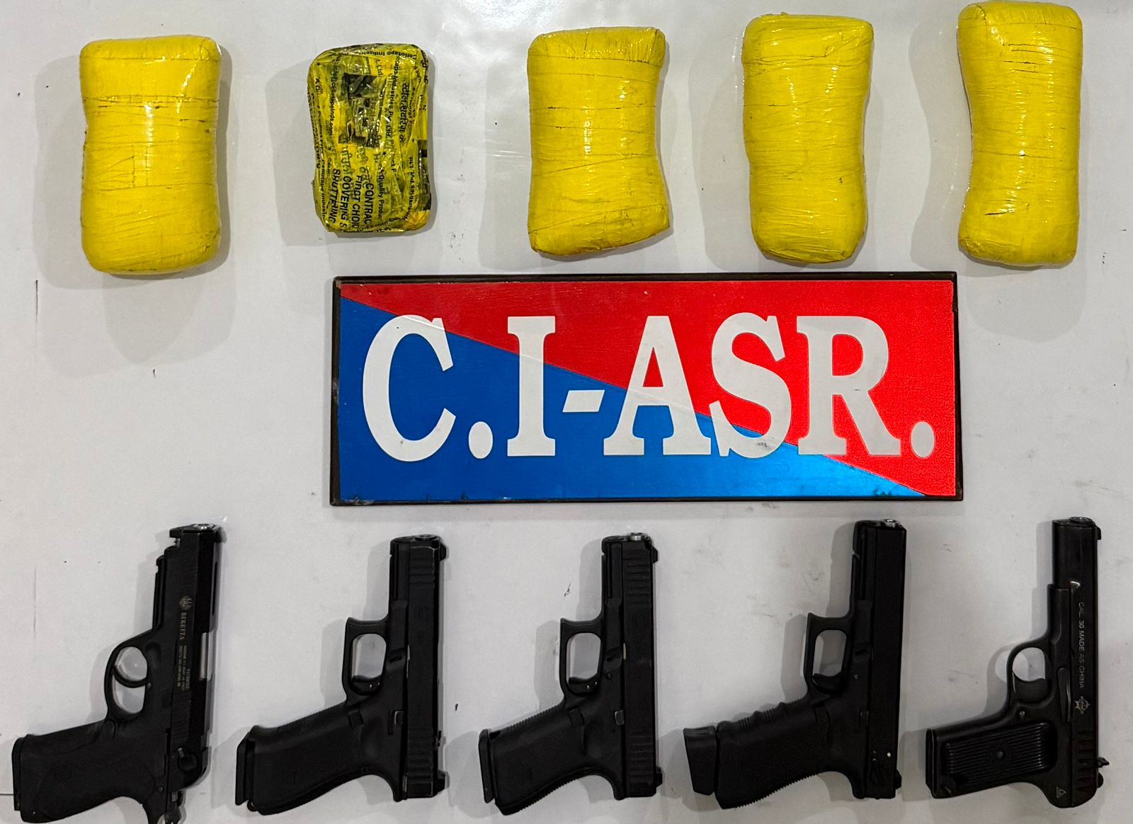 ਸਰਹੱਦ ਪਾਰ ਦੇ ਤਸਕਰੀ ਮਾਡਿਊਲ ਵਿੱਚ ਸ਼ਾਮਲ ਦੋ ਵਿਅਕਤੀ 2.5 ਕਿਲੋਗ੍ਰਾਮ ਹੈਰੋਇਨ, 5 ਪਿਸਤੌਲਾਂ ਸਮੇਤ ਗ੍ਰਿਫਤਾਰ*