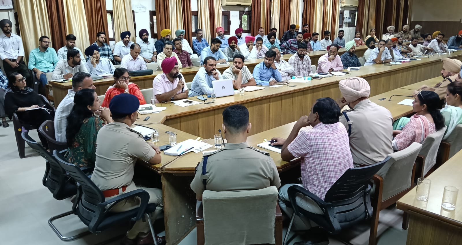 ਜ਼ਿਲ੍ਹਾ ਪ੍ਰਸ਼ਾਸਨ ਮਾਨਸਾ ਪਰਾਲੀ ਪ੍ਰਬੰਧਨ ਮੁਹਿੰਮ ਸਫ਼ਲ ਬਣਾਉਣ ਲਈ ਸਰਗਰਮ: ਡੀ ਸੀ ਨਵਜੋਤ ਕੌਰ