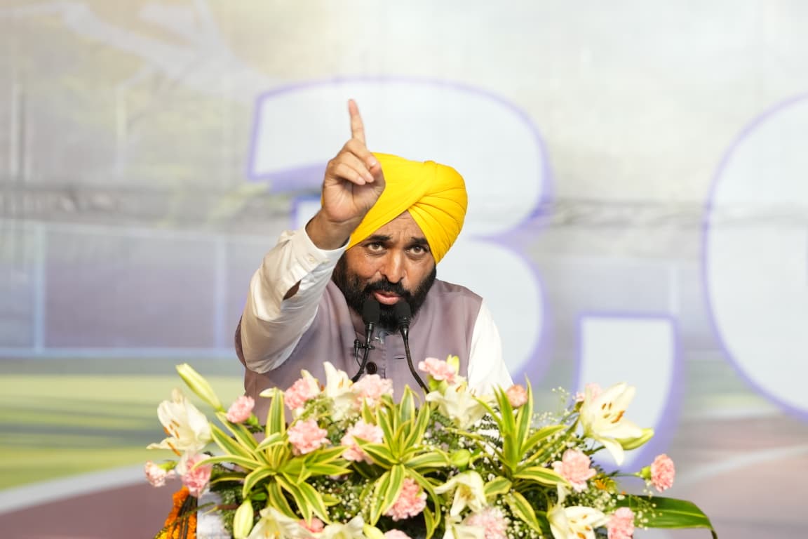 ਆਮ ਆਦਮੀ ਪਾਰਟੀ ਦੇ ਰਾਸ਼ਟਰੀ ਕਨਵੀਨਰ ਅਰਵਿੰਦ ਕੇਜਰੀਵਾਲ ਅਤੇ ਮੁੱਖ ਮੰਤਰੀ ਭਗਵੰਤ ਸਿੰਘ ਮਾਨ ਵੱਲੋਂ 3100 ਤੋਂ ਵੱਧ ਅਤਿ-ਆਧੁਨਿਕ ਸਟੇਡੀਅਮਾਂ ਦੇ ਨਿਰਮਾਣ ਪ੍ਰਾਜੈਕਟ ਦੀ ਸ਼ੁਰੂਆਤ