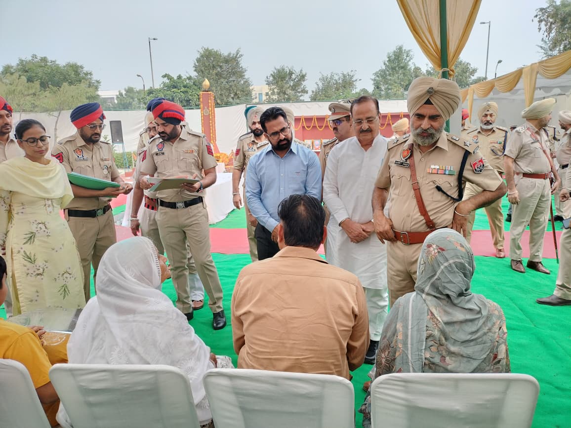 ਦੇਸ਼ ਦੀ ਏਕਤਾ ਅਤੇ ਅਖੰਡਤਾ ਨੂੰ ਬਰਕਰਾਰ ਰੱਖਣ ਲਈ ਕੀਮਤੀ ਜਾਨਾਂ ਗਵਾਉਣ ਵਾਲਿਆਂ *ਤੇ ਸਾਨੂੰ ਮਾਣ -ਐਸ.ਐਸ.ਪੀ