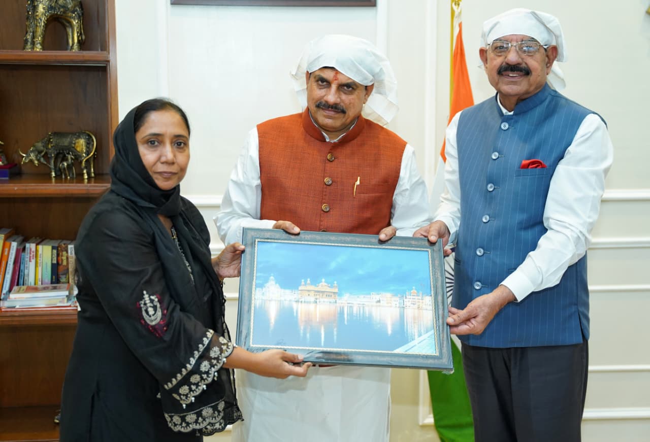 ਡਾ.ਬਲਜੀਤ ਕੌਰ ਅਤੇ ਮੋਹਿੰਦਰ ਭਗਤ ਨੇ ਮੱਧ ਪ੍ਰਦੇਸ਼ ਦੇ ਮੁੱਖ ਮੰਤਰੀ ਨੂੰ ਯਾਦਗਾਰੀ ਸਮਾਗਮਾਂ ਵਿੱਚ ਸ਼ਾਮਿਲ ਹੋਣ ਲਈ ਦਿੱਤਾ ਸੱਦਾ