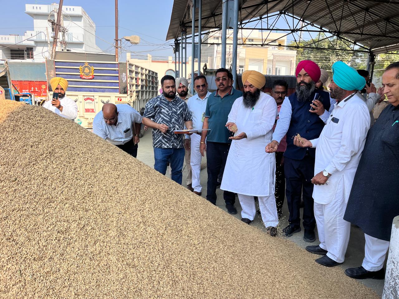 ਡਿਪਟੀ ਸਪੀਕਰ ਜੈ ਕ੍ਰਿਸ਼ਨ ਸਿੰਘ ਰੌੜੀ ਵੱਲੋਂ ਗੜਸ਼ੰਕਰ, ਸੈੱਲਾ ਤੇ ਮਾਹਿਲਪੁਰ ਦਾਣਾ ਮੰਡੀਆਂ ਦਾ ਦੌਰਾ