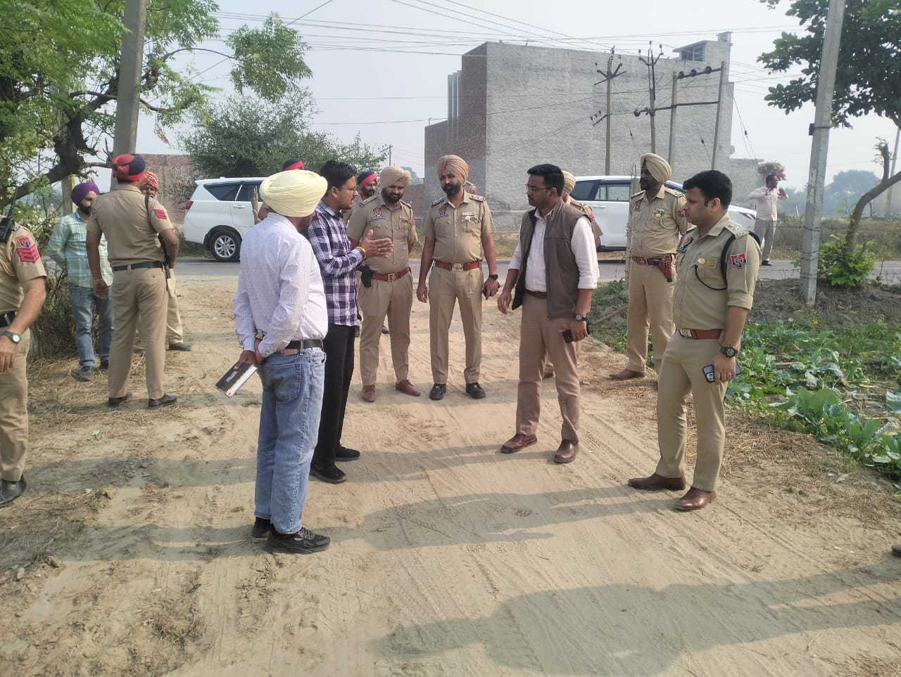 ਡੀ. ਸੀ ਅਤੇ ਐੱਸ ਐੱਸ ਪੀ ਨੇ ਕੀਤੀ ਝੋਨੇ ਦੀ ਪਰਾਲੀ ਜਲਾਉਣ ਸਬੰਧੀ ਚੈਕਿੰਗ, ਕੀਤਾ ਵੱਖ-ਵੱਖ ਪਿੰਡਾਂ ਦਾ ਦੌਰਾ
