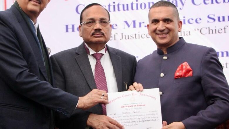 ਸੰਵਿਧਾਨ ਦਿਵਸ ਸਮਾਗਮ ਮੌਕੇ ਭਾਰਤ ਦੇ ਚੀਫ਼ ਜਸਟਿਸ ਵੱਲੋਂ “ਗੁਰੂ ਤੇਗ਼ ਬਹਾਦਰ ਸਾਹਿਬ ਦਾ ਰੂਹਾਨੀ ਸਫ਼ਰ” ਕਿਤਾਬ ਦੇ ਲੇਖਕ ਹਰਪ੍ਰੀਤ ਸੰਧੂ ਦਾ ਵਿਸ਼ੇਸ਼ ਸਰਟੀਫ਼ਿਕੇਟ ਨਾਲ ਸਨਮਾਨ