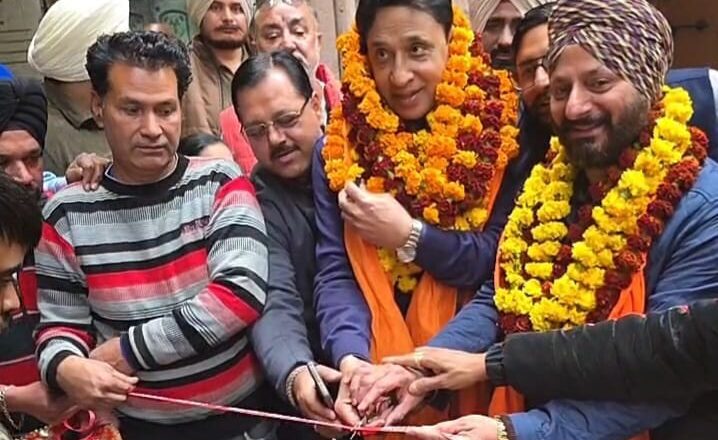 ਵਿਧਾਇਕ ਡਾ. ਅਜੇ ਗੁਪਤਾ ਨੇ ਦੋ ਵਾਰਡਾਂ ਵਿੱਚ ਗਲੀਆਂ ਦੀ ਉਸਾਰੀ ਲਈ ਵਿਕਾਸ ਪ੍ਰੋਜੈਕਟਾਂ ਦਾ ਉਦਘਾਟਨ ਕੀਤਾ