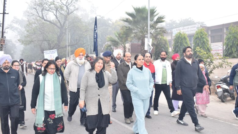 ਨਸ਼ਿਆਂ ਵਿਰੁੱਧ ਜਾਗਰੂਕਤਾ ਰੈਲੀ ਨੂੰ ਜ਼ਿਲ੍ਹਾ ਤੇ ਸੈਸ਼ਨ ਜੱਜ ਮਨਜੋਤ ਕੌਰ ਨੇ ਹਰੀ ਝੰਡੀ ਦੇ ਕੇ ਕੀਤਾ ਰਵਾਨਾ