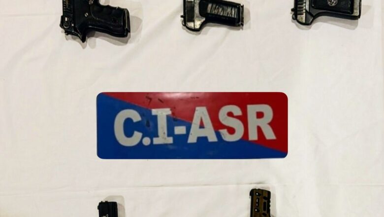 ਸਰਹੱਦ ਪਾਰੋਂ ਹਥਿਆਰ ਤਸਕਰੀ ਕਰਨ ਵਾਲੇ ਗਿਰੋਹ ਨਾਲ ਸਬੰਧਤ ਇੱਕ ਵਿਅਕਤੀ ਪੰਜ ਪਿਸਤੌਲਾਂ ਸਮੇਤ ਕਾਬੂ