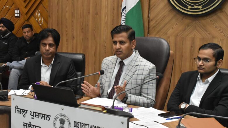 ‘ਪੰਜਾਬ ਸੜਕ ਸਫਾਈ ਮਿਸ਼ਨ’ ; ਡਿਪਟੀ ਕਮਿਸ਼ਨਰ ਨੇ ਅਧਿਕਾਰੀਆਂ ਵੱਲੋਂ ਗੋਦ ਲਈਆਂ ਸੜਕਾਂ ਦੇ ਸੁਚੱਜੇ ਰੱਖ-ਰਖਾਅ ਲਈ ਕੀਤੇ ਜਾ ਰਹੇ ਯਤਨਾਂ ਦੀ ਕੀਤੀ ਸਮੀਖਿਆ