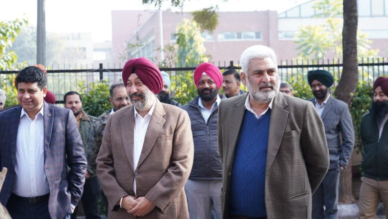 ਲਾਲ ਚੰਦ ਕਟਾਰੂਚੱਕ ਅਨਾਜ ਭਵਨ ਵਿਖੇ ਲੋਹੜੀ ਦੇ ਜਸ਼ਨ ਵਿੱਚ ਸ਼ਾਮਲ ਹੋਏ