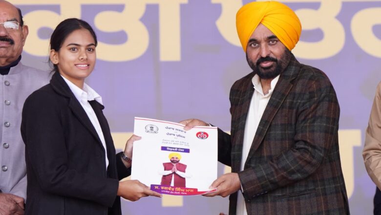 ਭਗਵੰਤ ਮਾਨ ਸਰਕਾਰ ਨੇ ਨਵਾਂ ਮਾਪਦੰਡ ਕੀਤਾ ਸਥਾਪਤ, 16 ਮਾਰਚ, 2022 ਤੋਂ ਔਸਤਨ ਰੋਜ਼ਾਨਾ 45 ਨੌਜਵਾਨਾਂ ਨੂੰ ਸਰਕਾਰੀ ਨੌਕਰੀਆਂ ਪ੍ਰਦਾਨ ਕੀਤੀਆਂ