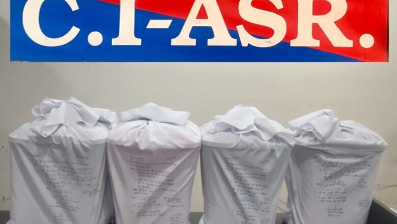 ਅੰਮ੍ਰਿਤਸਰ ਤੋਂ 40 ਕਿਲੋ ਹੈਰੋਇਨ ਦੀ ਖੇਪ ਬਰਾਮਦ, ਚਾਰ ਸੰਚਾਲਕ ਕਾਬੂਅੰਮ੍ਰਿਤਸਰ ਤੋਂ 40 ਕਿਲੋ ਹੈਰੋਇਨ ਦੀ ਖੇਪ ਬਰਾਮਦ, ਚਾਰ ਸੰਚਾਲਕ ਕਾਬੂ