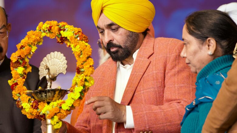 ਕਾਂਗਰਸ, ਅਕਾਲੀਆਂ ਅਤੇ ਭਾਜਪਾ ਨੂੰ ਆਪਣੇ ਪੁੱਤ-ਭਤੀਜਿਆਂ ਅਤੇ ਜਵਾਈ-ਭਾਈ ਦੀ ਚਿੰਤਾ ਹੁੰਦੀ ਸੀ ਪਰ ਆਮ ਆਦਮੀ ਪਾਰਟੀ ਨੂੰ ਹਮੇਸ਼ਾ ਪੰਜਾਬ ਦੇ ਨੌਜਵਾਨਾਂ ਦਾ ਫਿਕਰ ਰਹਿੰਦਾ-ਮੁੱਖ ਮੰਤਰੀ ਭਗਵੰਤ ਸਿੰਘ ਮਾਨ