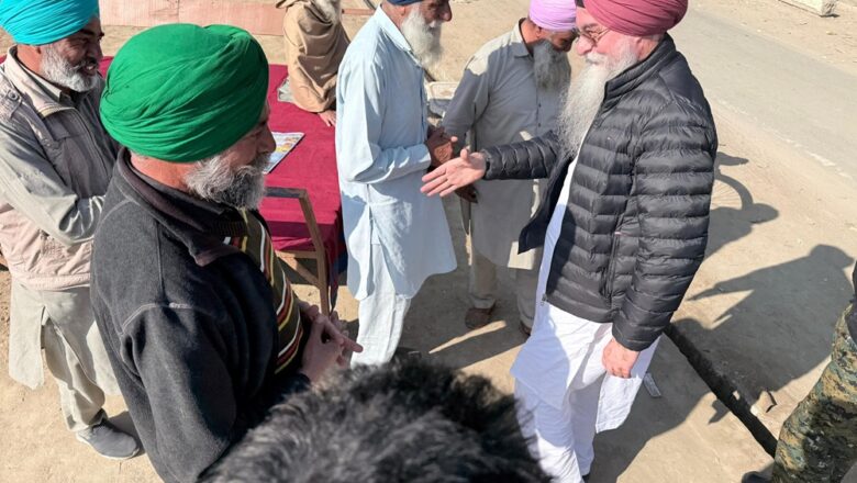 ਸ.ਸੰਧਵਾਂ ਨੇ ਪਿੰਡ ਦੁਆਰੇਆਣਾ ਤੋਂ ਢੀਮਾਂਵਾਲੀ ਨੂੰ ਜਾਂਦੀ ਸੜਕ ਦੇ  ਚੱਲ ਰਹੇ ਕੰਮ ਦਾ ਜਾਇਜ਼ਾ ਲਿਆ