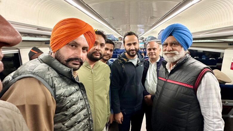 ਲੋਕ ਸਭਾ ਮੈਂਬਰ ਮੀਤ ਹੇਅਰ ਵਲੋਂ ਬਰਨਾਲਾ ਰੇਲਵੇ ਸਟੇਸ਼ਨ ‘ਤੇ ਵੰਦੇ ਭਾਰਤ ਰੇਲ ਦਾ ਸਵਾਗਤ