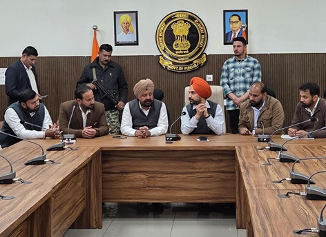 ਮੁੱਖ ਮੰਤਰੀ ਦੇ ਓ.ਐਸ.ਡੀ. ਸੁਖਵੀਰ ਸਿੰਘ ਦੀ ਮੌਜੂਦਗੀ ’ਚ ਪੁਸ਼ਪਿੰਦਰ ਸ਼ਰਮਾ ਨੇ ਪੰਜਾਬ ਸਟੇਟ ਟਰੇਡਰਸ ਕਮਿਸ਼ਨ ਧੂਰੀ ਦੇ ਚੇਅਰਮੈਨ ਦਾ ਅਹੁਦਾ ਸੰਭਾਲਿਆ