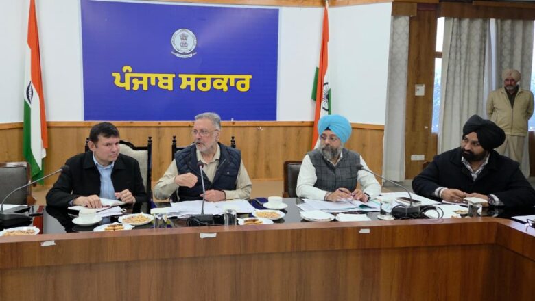 ਸਿਹਤ ਮੰਤਰੀ ਡਾ. ਬਲਬੀਰ ਸਿੰਘ ਵੱਲੋਂ ਮੁੱਖ ਮੰਤਰੀ ਸਿਹਤ ਯੋਜਨਾ ਦੇ ਕਾਰਡ ਬਣਾਉਣ ਦੀ ਪ੍ਰਗਤੀ ਦਾ ਜਾਇਜ਼ਾ